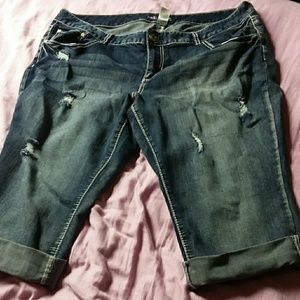 Size 22 Maurices brand capris